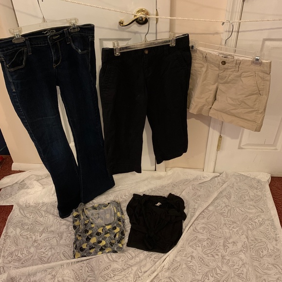 Pre-owned Early 2000s Mixed Lot - Old Navy Jeans,  Shorts, Capris - Size 2 - Picture 1 of 17